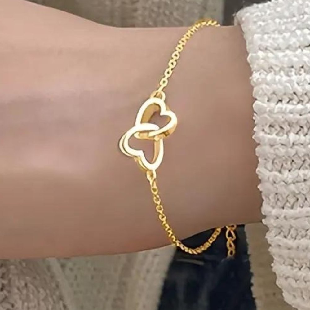 DOUBLE HEART BRACELET in Gold